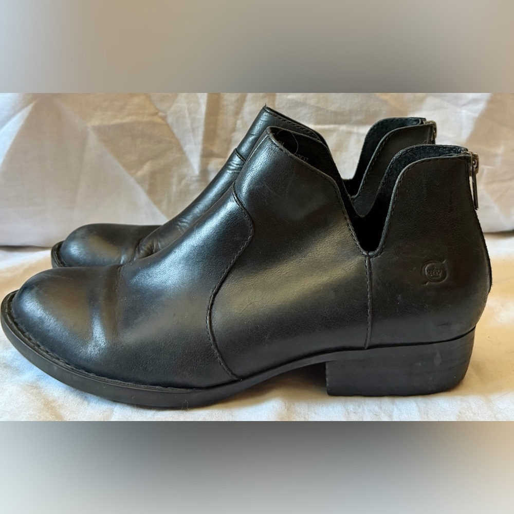 BORN Kerri Leather Slip On Booties Style D89903, Black Sz 8.5